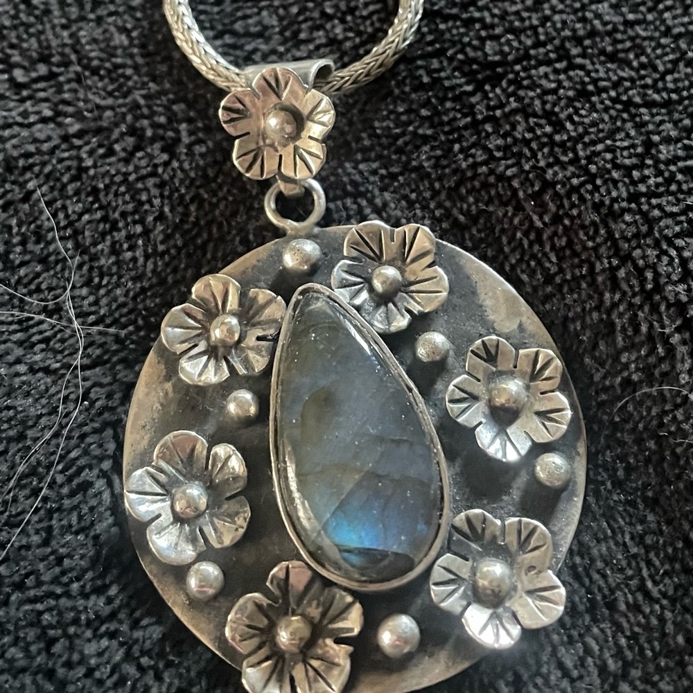 Elegant Silver Floral Necklace and Earrings Set